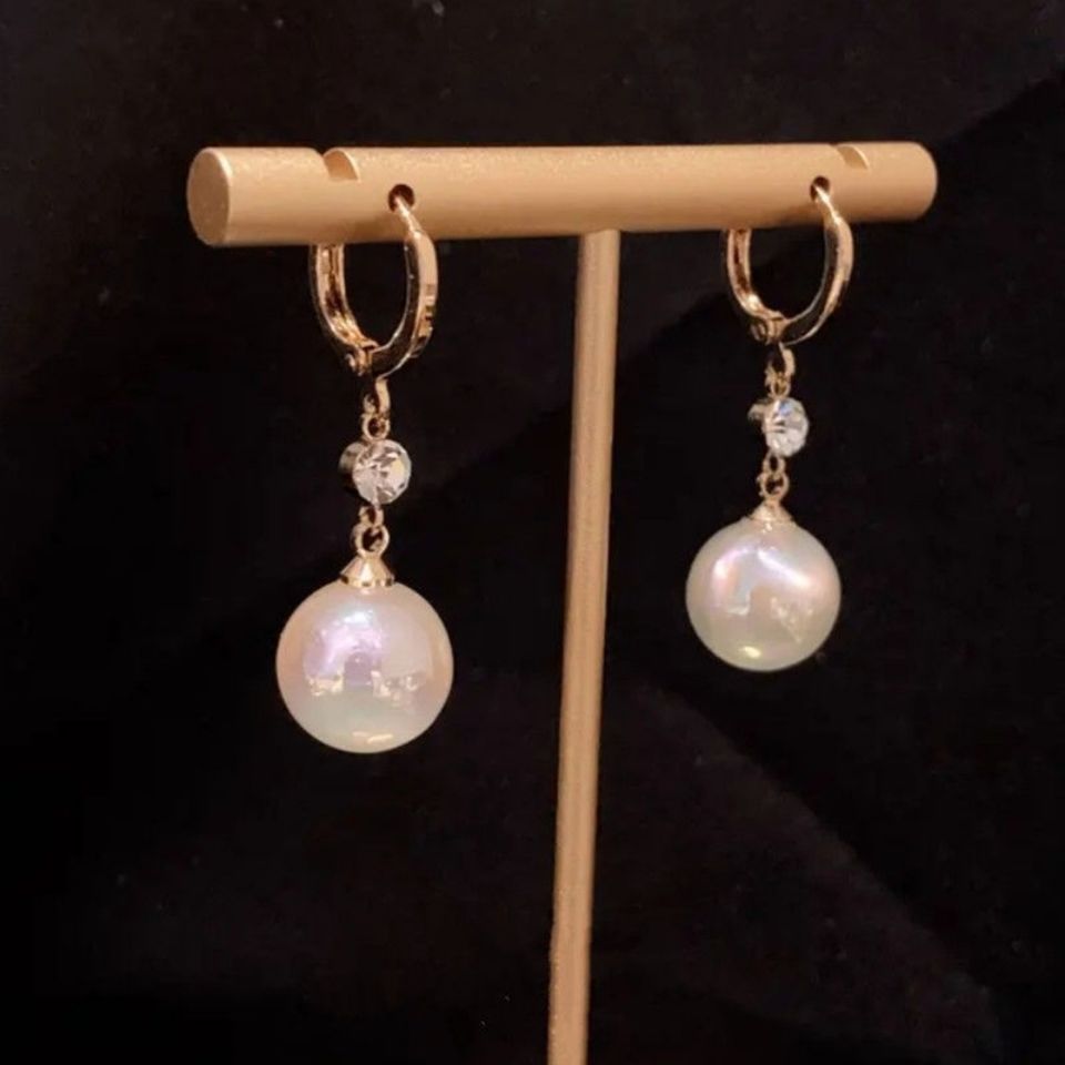 Pearl temperament earrings tilt moon pearl ear deductions