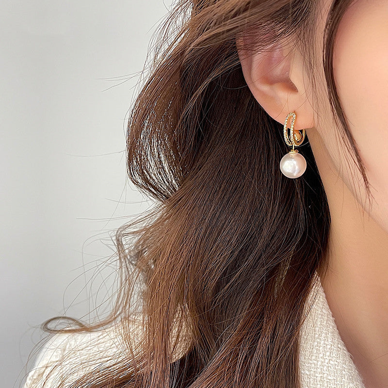Wear more luxurious and high-grade pearl earrings