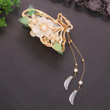 Load image into Gallery viewer, Hanfu clip  grab clip retro butterfly tassel step clip female pearl ancient wind headwear shaking hair clip