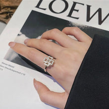 Load image into Gallery viewer, Four-leaf clover small fragrance rotatable creative ring