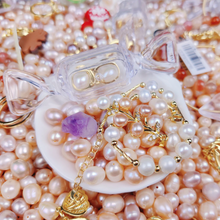 Load image into Gallery viewer, ELFJEWELRY Lucky Scoop of Pearls and Jewelry