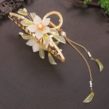 Load image into Gallery viewer, Hanfu clip  grab clip retro butterfly tassel step clip female pearl ancient wind headwear shaking hair clip